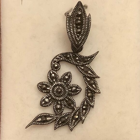 𝅺STERLING SILVER 925 MARCASITE FLORAL PENDANT​ - Picture 9 of 9